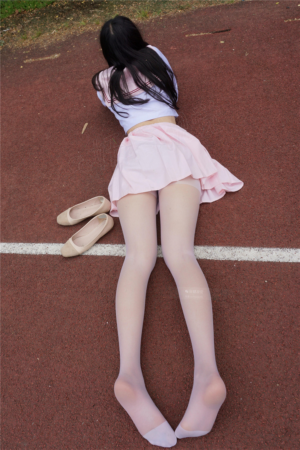 图片[1]-[妖精视觉] NO.060 甜甜 运动场的白丝袜 [60P]-微密空间-全网最全抖音网红铁粉空间觅圈